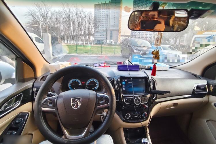 Used Baojun 730 2015 1.8L Manual Luxury Navigation ESP Version 7-seater
