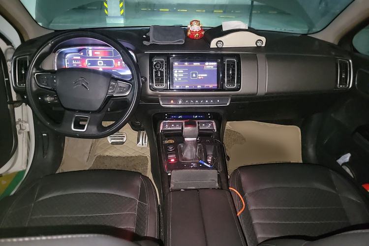 Used Citroen C6 2017 380THP Prestige Model Center Console