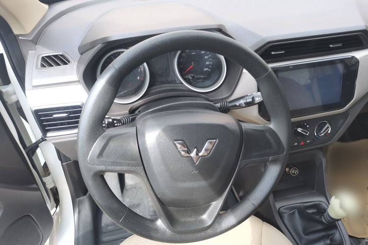 Used Wuling Hongguang 2019 1.5L S Comfort Edition China VI LAR