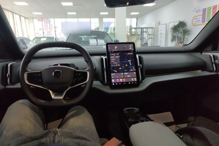 Used Volvo EX30 2025 Rear-Drive Long-Range Plus Model
