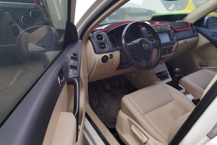 Used Volkswagen Tiguan 2010 1.8 TSI Manual Two-Wheel Drive Urban Edition Driver Seat