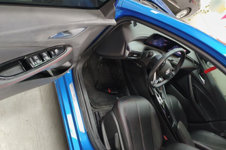 Used Buick Verano 2023 Pro GS Hunter Wind Edition Driver Seat