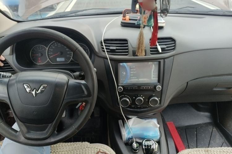 Used Wuling Hongguang 2014 1.5L S Standard Version Center Console