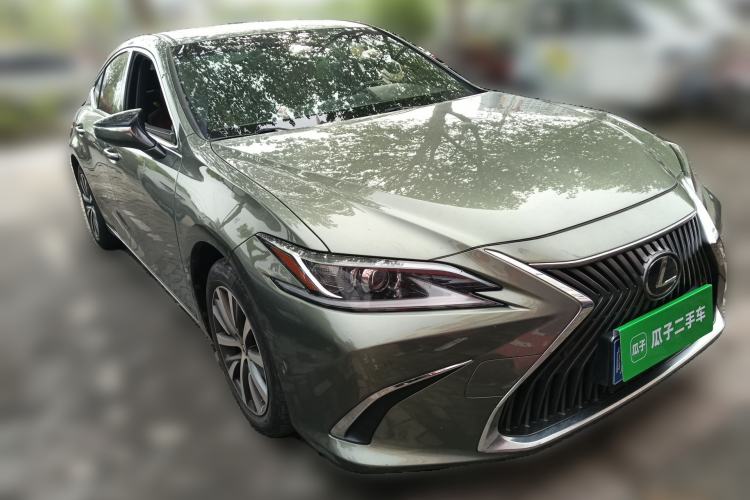 Used Lexus ES 2020 200 Excellence Edition Front Right 45 Deg