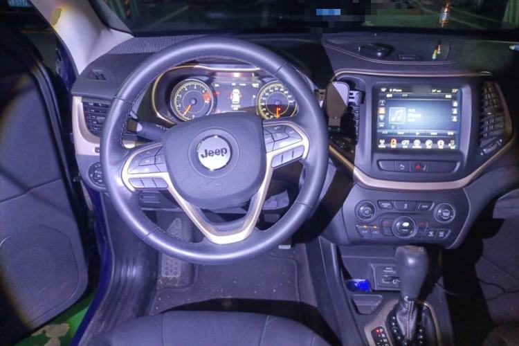 Used Jeep Cherokee 2016 2.0L Superior Edition
