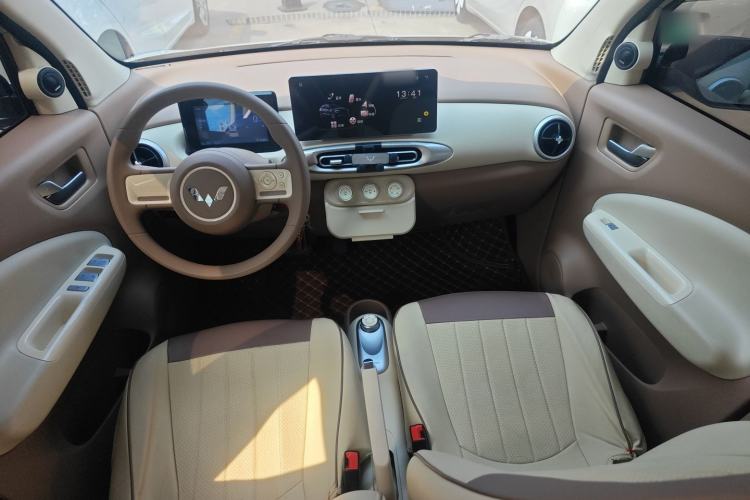 Used Wuling Hongguang MINIEV 2025 Four-Door Version Advanced Edition Center Console