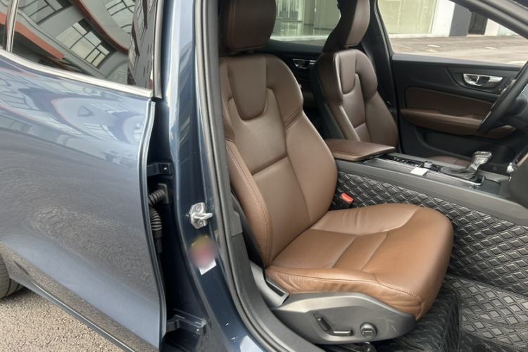 Used Volvo S60 2021 T4 Zhiyi Luxury Edition