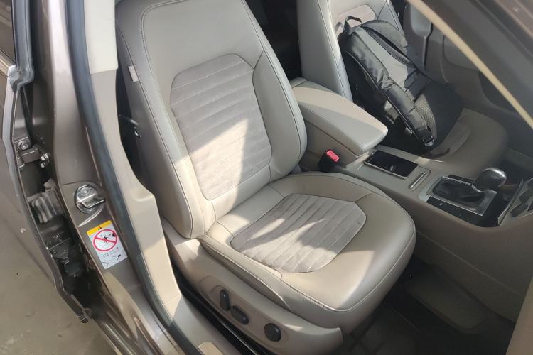 Used Volkswagen Magotan 2015 1.8TSI Luxury Model Right Front Seat