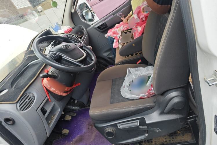 Used SAIC MAXUS Xintu V80 2018 2.5T 6-Speed Manual Aoyuntong Short Wheelbase Mid-Height 5-6 Seater
