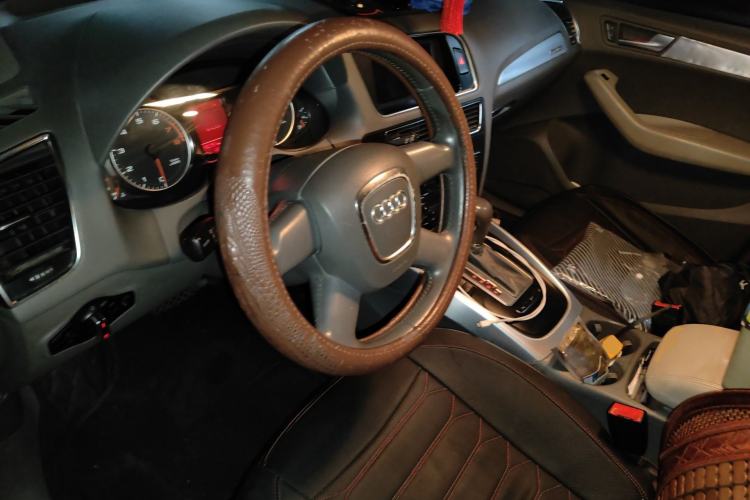Used Audi Q5 2010 2.0TFSI Technology Edition Steering Wheel