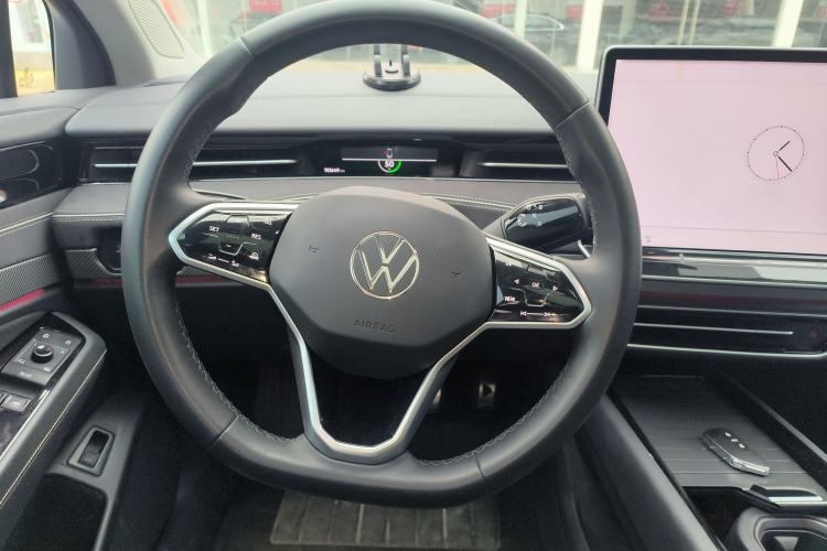 Used Volkswagen ID.7 VIZZION 2024 First Edition Steering Wheel