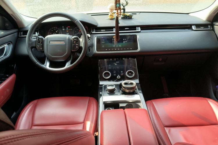 Used Land Rover Range Velar 2018 P250 S Center Console