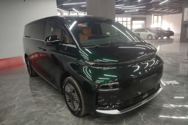 Used Geely Galaxy LEVC L380 2024 140-Degree 6-Seater All-Wheel-Drive Ultra