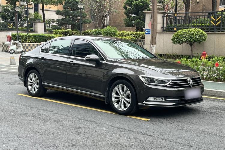 Used Volkswagen Magotan 2017 380TSI DSG Luxury Model Exterior 2