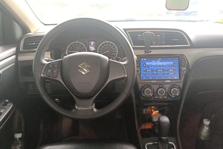 Used Suzuki Alivio 2015 1.6L Automatic Enjoyment Model Center Console