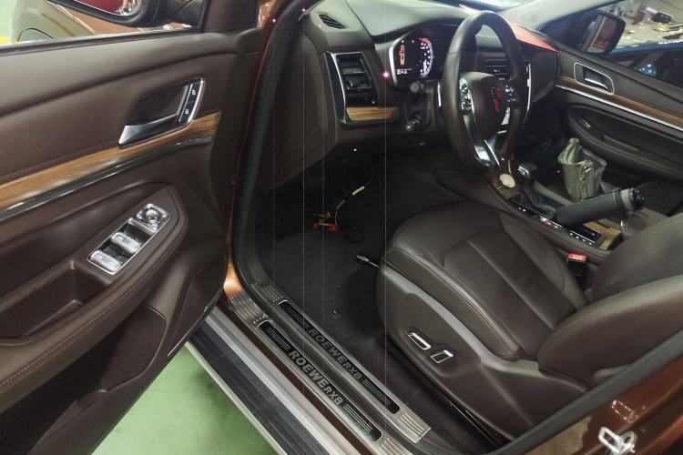 Used Roewe RX8 2018 30T Smart Connectivity Two-Wheel Drive Flagship Edition
