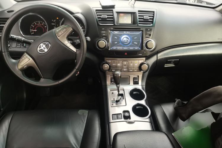 Used Toyota Highlander 2011 2.7L Two-Wheel Drive 7-Seater Luxury Edition
