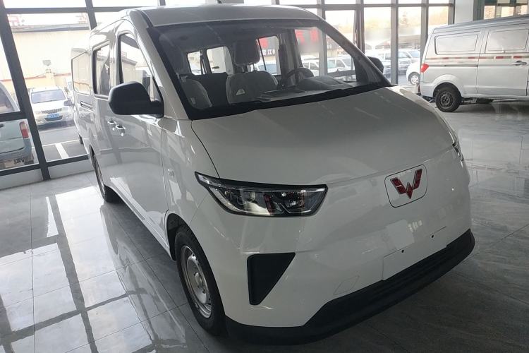 Used Wuling Yangguang 2025 Model 310KM Bus Edition—Customized by CATL