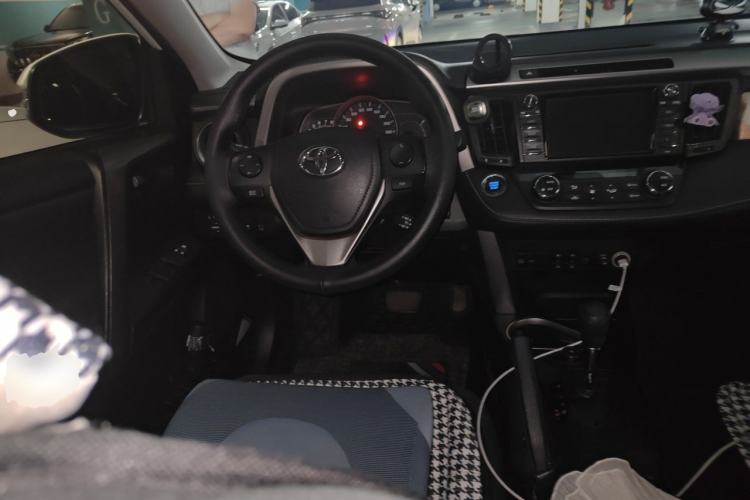 Used Toyota RAV4 2016 2.0L CVT Two-Wheel Drive Comfort Edition China V Standard