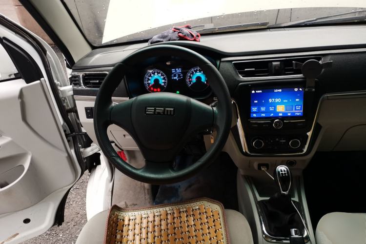 Used Jinbei New Hiace X30L CNG 2023 70L CNG Wealth Edition Coach 6/7-Seater Central Air-Conditioned Version SWCC15M