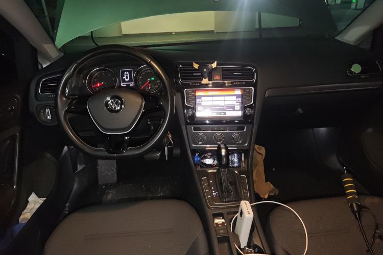 Used Volkswagen Golf 2017 1.6L Automatic Comfort Million-Vehicle Anniversary Edition
