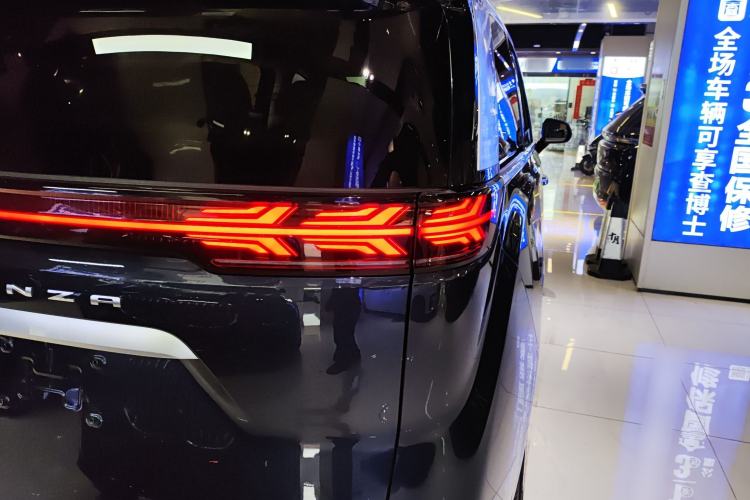 Used Denza D9 2022 DM-i 970 Four-Wheel Drive Prestige Model Right Rear Taillight