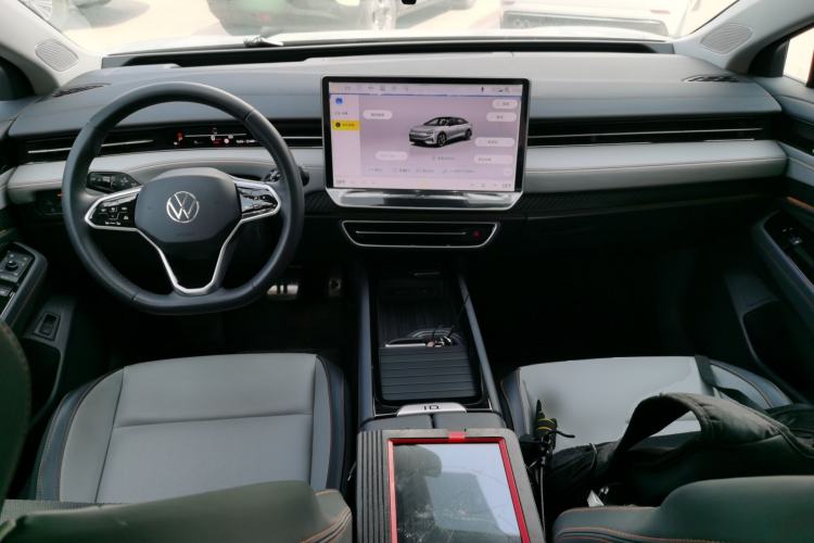 Used Volkswagen ID.7 VIZZION 2024 AIR model Center Console