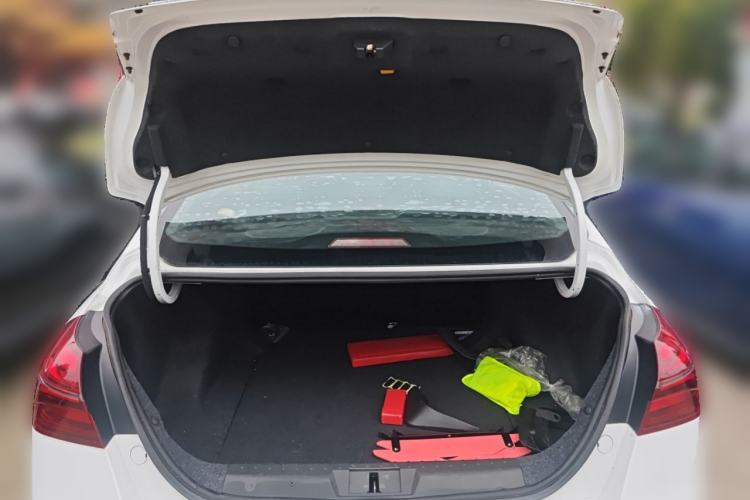 Used Geely Auto Emgrand 2019 Leading Edition 1.5L CVT Luxury Model China V Standard Trunk