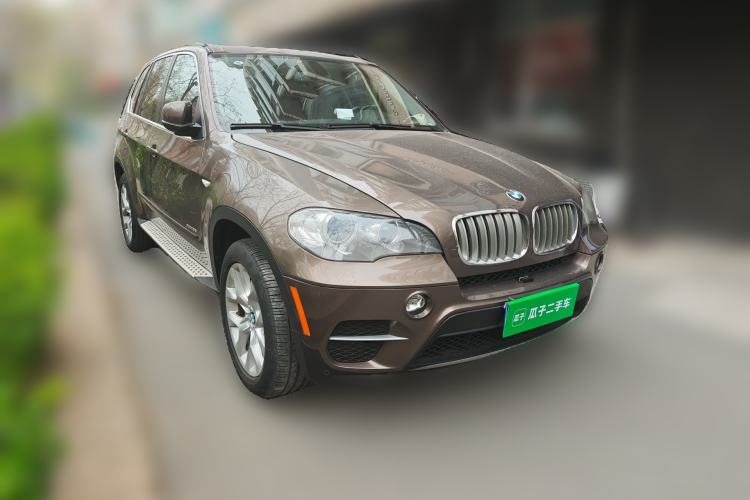 Used BMW X5 2013 xDrive35i U.S. specification Front Right 45 Deg