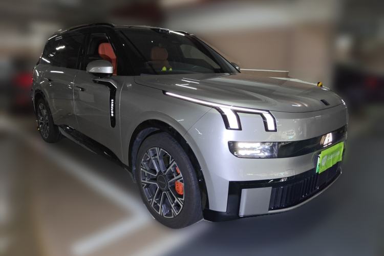 Used Lynk & Co 900 2025 2.0T Ultra Front Right 45 Deg