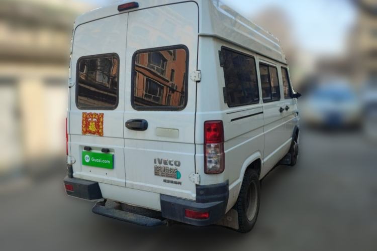 Used Iveco Daily 2021 2.5T A35 M1 Passenger Van 5-9 Seater Short Wheelbase Mid-Roof Design Dual Tires Side Sliding Door Rear Right 45 Deg