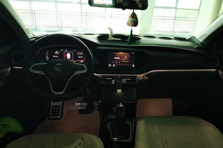 Used Volkswagen Tacqua 2020 280TSI DSG R-Line Center Console