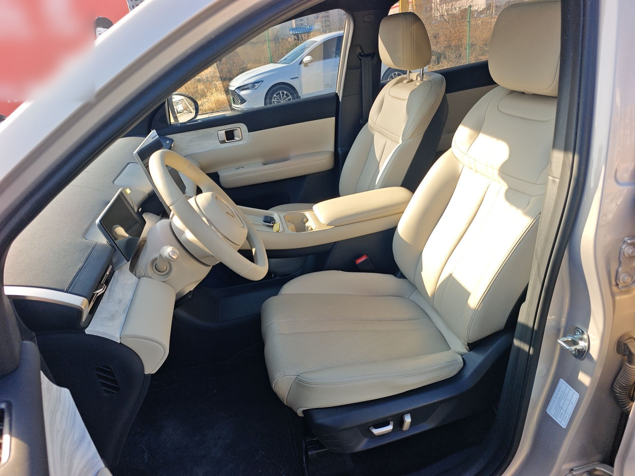 المقاعد الأمامية داخل السيارة