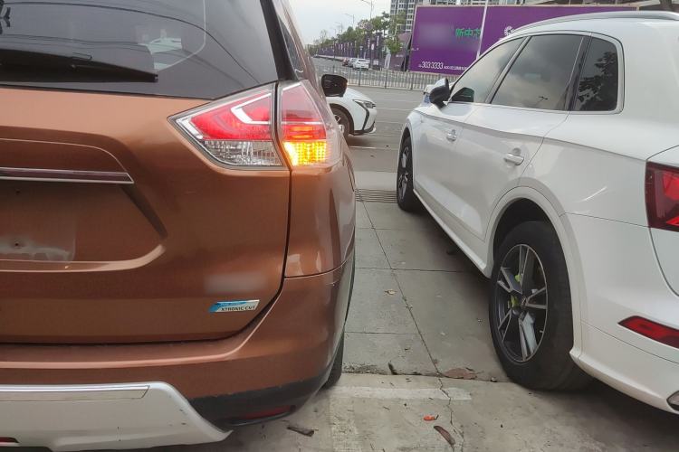 Used Nissan X-Trail 2015 2.0L CVT Comfort MAX Edition 2WD Exterior 3