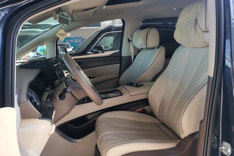 Used Denza D9 2022 DM-i 1040 Prestige Model
