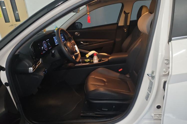 Used Hyundai Elantra 2022 1.5L CVT LUX Prestige Edition Left Front Seat