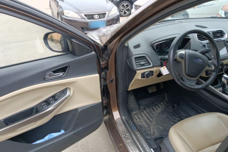 Used Ford Escort 2015 1.5L Automatic Fashion Model
