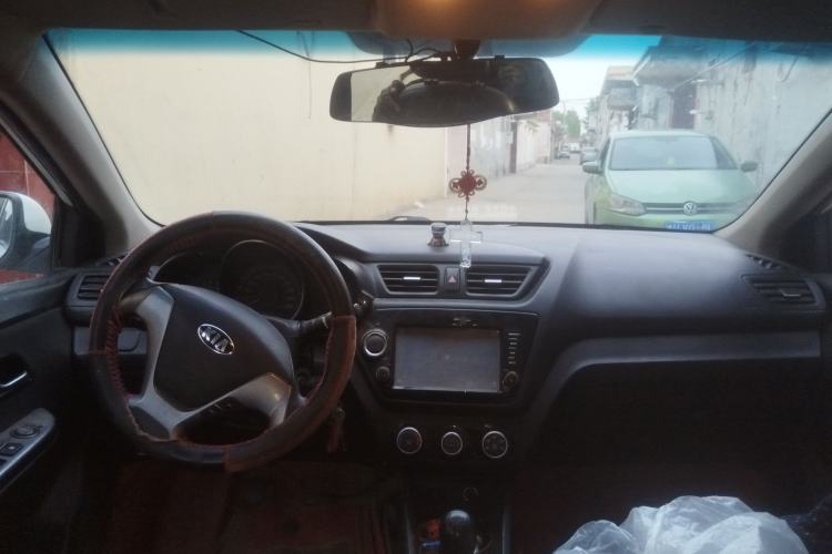 Used Kia K2 2015 Sedan 1.4L MT GLS Center Console