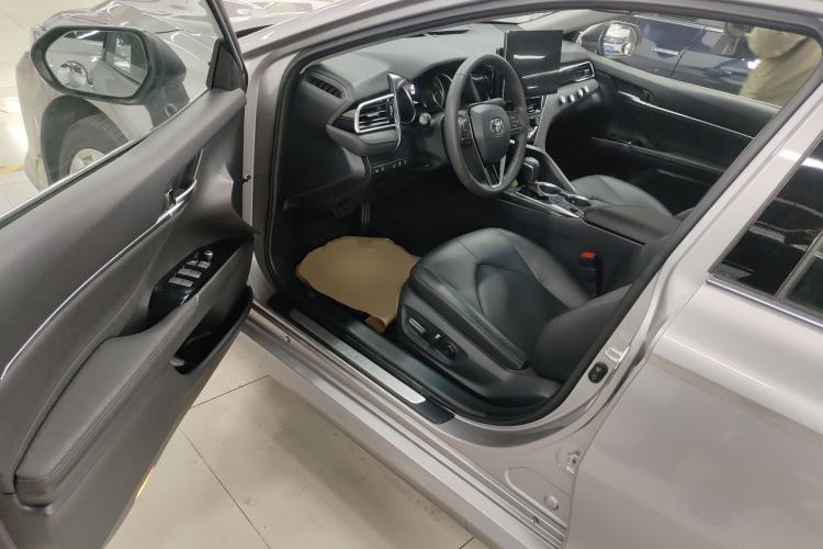 Used Toyota Camry 2021 2.0G Luxury Edition
