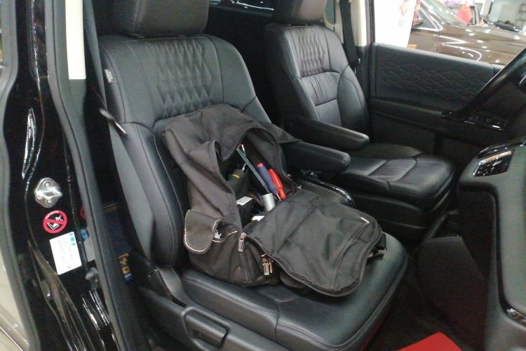 Used Honda Elysion 2022 2.0L eHEV Luxury Edition Right Front Seat