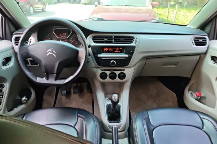 Used Citroen Elysee 2014 1.6L Manual Comfort Model Center Console