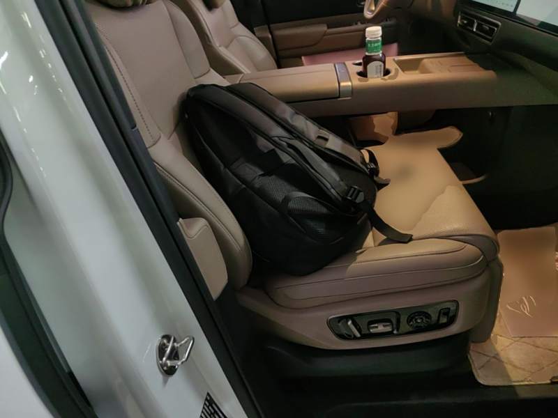 Used Li Auto MEGA 2025 Home Family Special Edition — 24