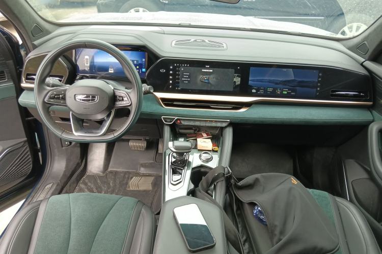 Used Geely Auto Monjaro L 2021 2.0TD DCT EVO Two-Wheel Drive Prestige Version Center Console