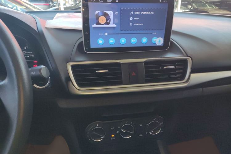 Used Mazda 3 Axela 2019 Cloud-Control Edition Hatchback 1.5L Automatic Comfort Model China VI Standard Audio And AC Panel