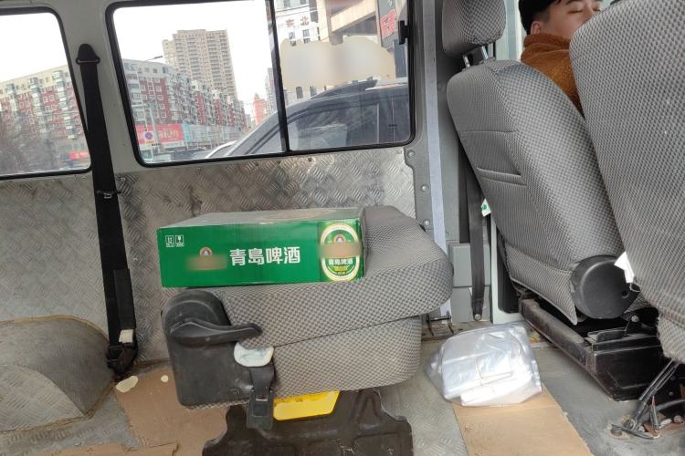 Used Iveco Daily 2020 2.5T A35 Passenger Van with Dual Tires Mid-Roof Design 5-9 Seater Side-Sliding Door China V Emission Standard Left Rear Seat