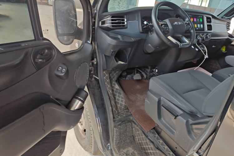 Used JMC Fushun 2023 2.0T Automatic Short-Wheelbase Low-Roof Commercial & Multi-Purpose Passenger Vehicle 6-Seater with Dual-Opening Tailgate
