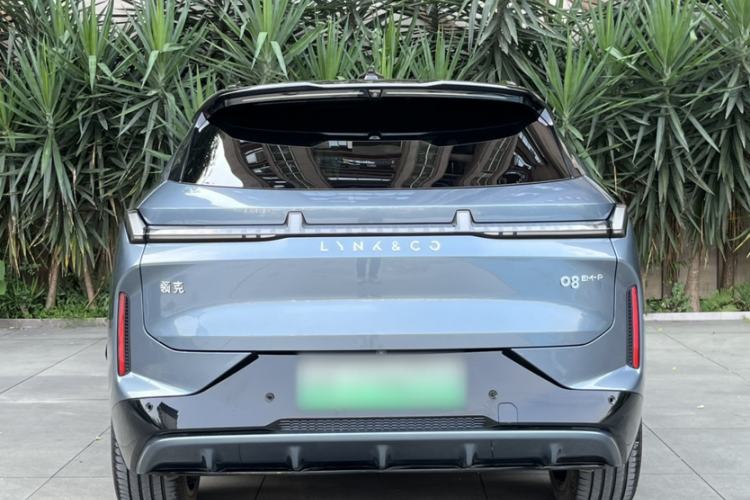 Used Lynk & Co 08 EM-P 2025 220 km All-Wheel-Drive Performance Halo Exterior 3