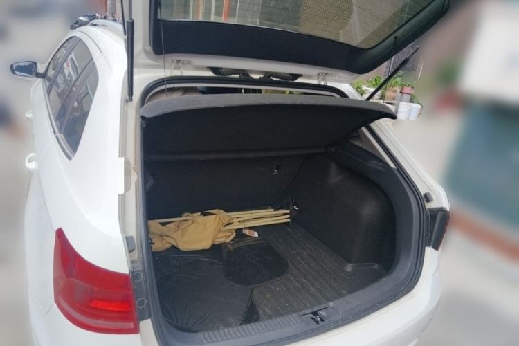 Used Volkswagen Gran Lavida 2015 1.6L Automatic Comfort Edition Trunk