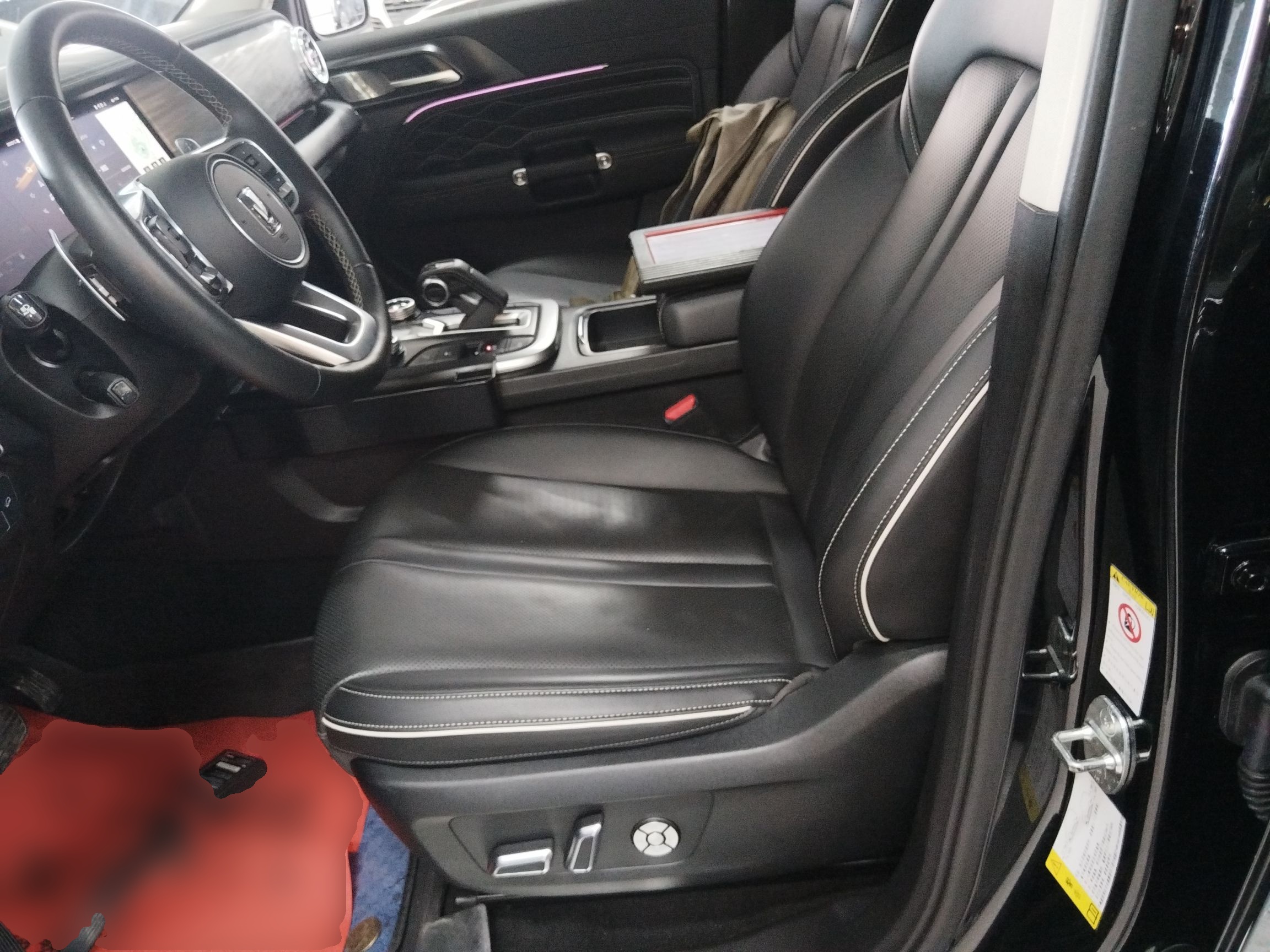 المقاعد الأمامية داخل السيارة