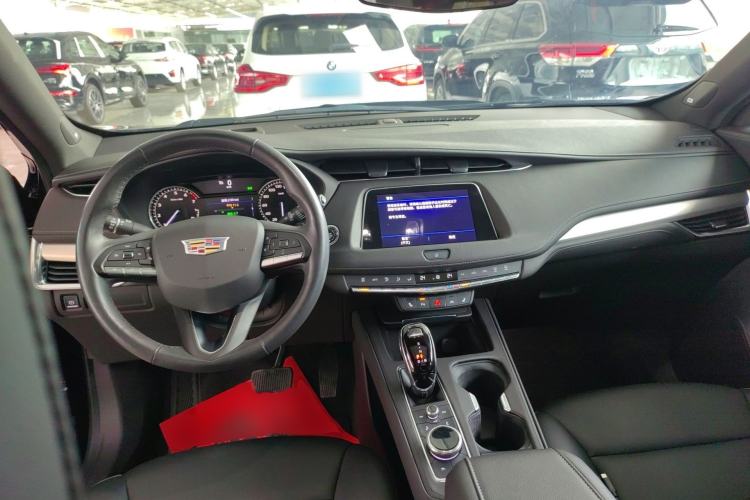 Used Cadillac XT4 2022 28T Two-Wheel-Drive Luxury Version Center Console